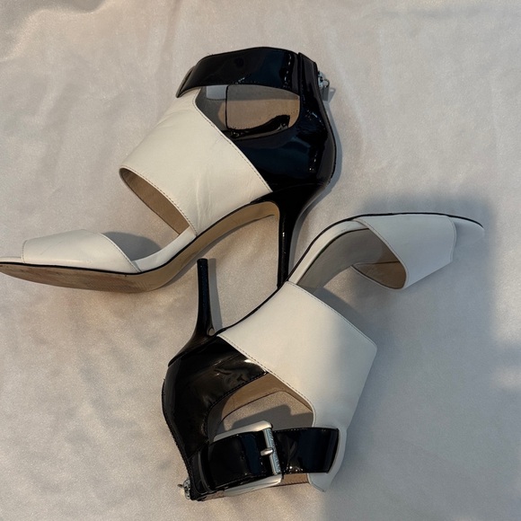 Michael Kors Landon Black and White Heels Size 7.5 - Picture 5 of 13